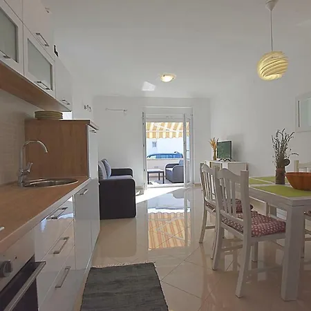 Marine Apartment *